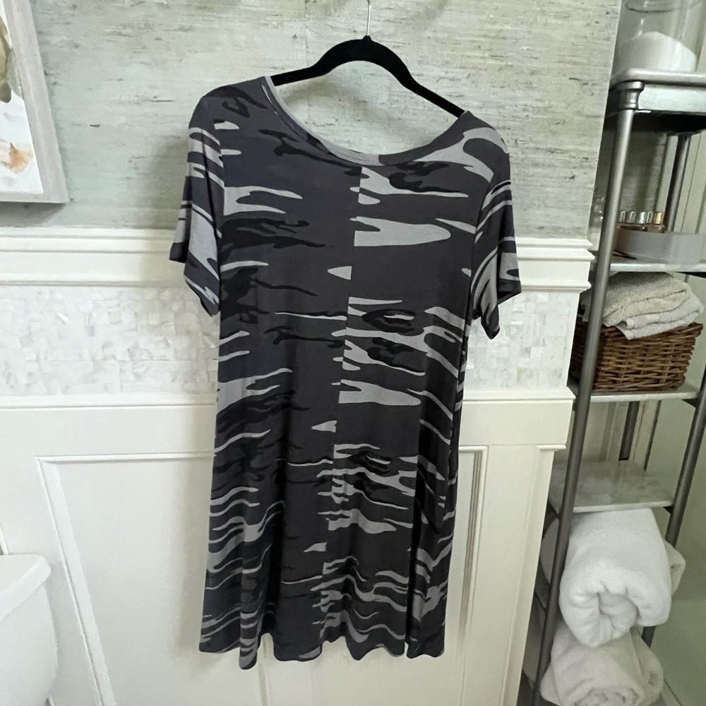 Large Korsis tee shirt dress T-shirt pockets swingy a-line black gray camo print - Picture 14 of 16